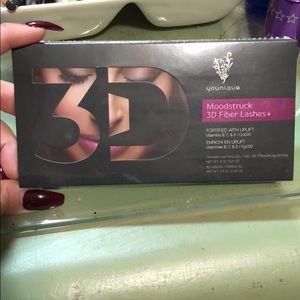 Younique 3D moodstruck 3D fiber lashes + mascara